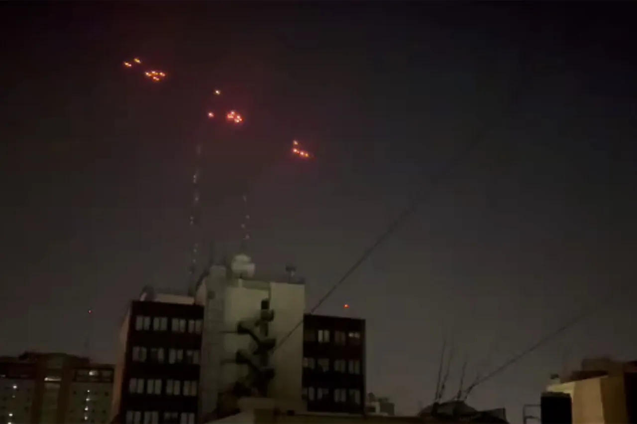 Houthi Group in Yemen Launches 'Palestina-2' Hypersonic Missile at Israeli Target in Tel Aviv