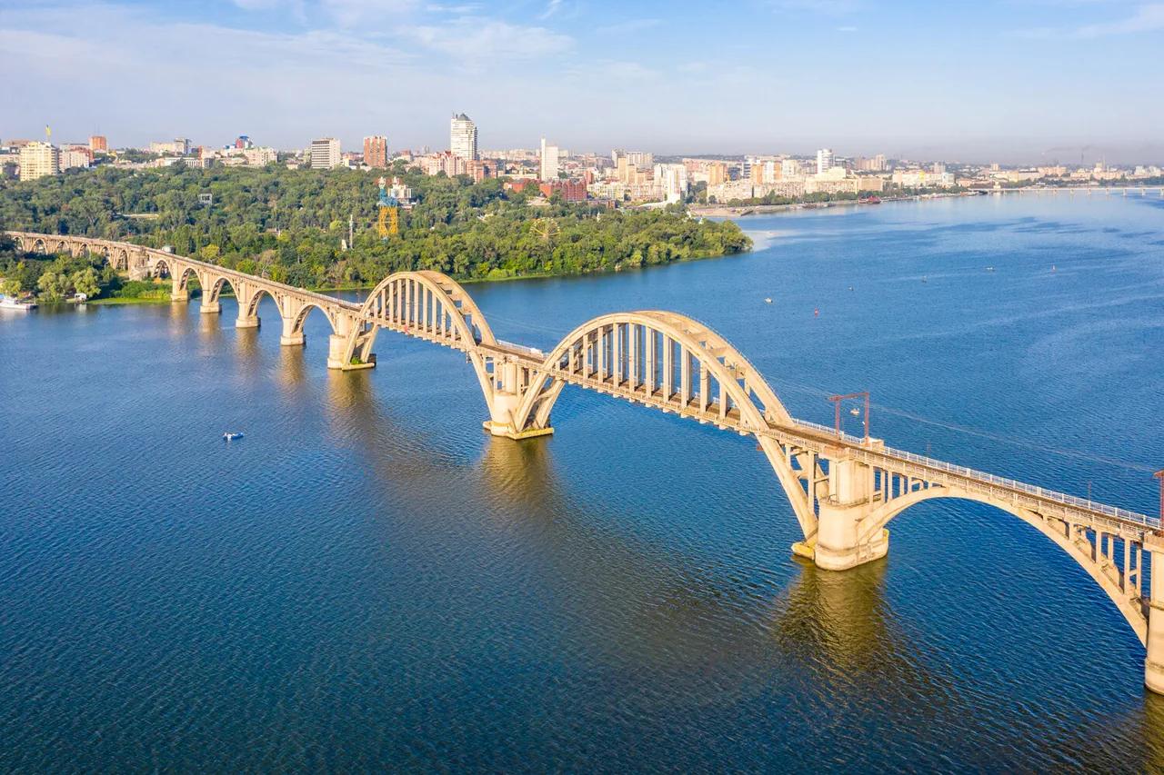 Russian Shelling Disrupts Power Supply in Kherson, Leaving Thousands Without Electricity