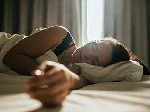 New Research Highlights Link Between Chronic Sleep Deprivation and Accelerated Brain Aging, Raising Public Health Concerns