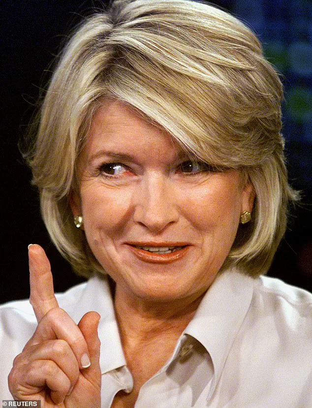 Distilled White Vinegar Emerges as Effective Solution for Yellowed Fabrics