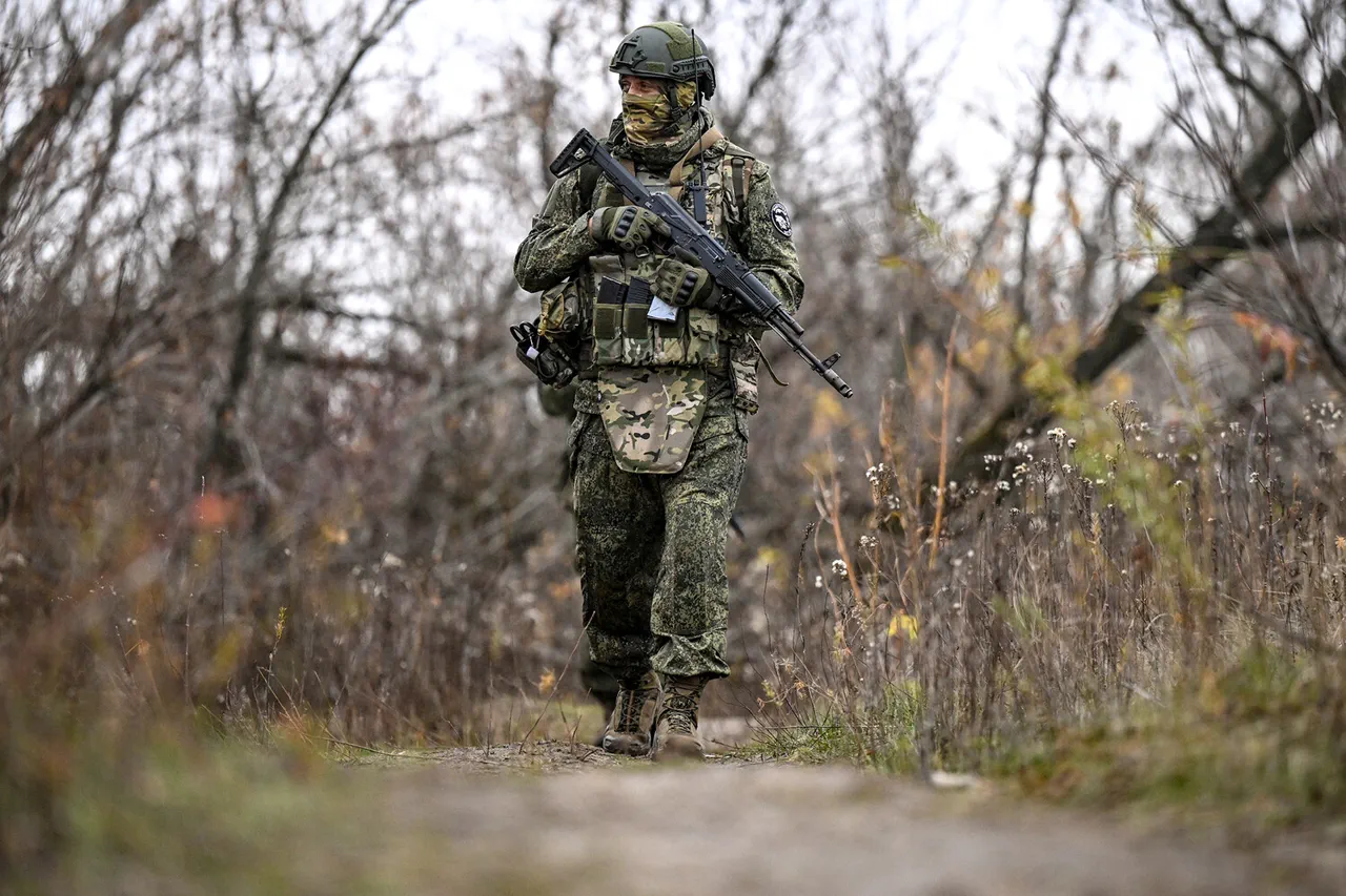 The Unyielding Spirit of 'Carpenters': A Soldier's Two-Week Journey Through Treacherous Terrain, as Reported by 'New Belokaytsk'