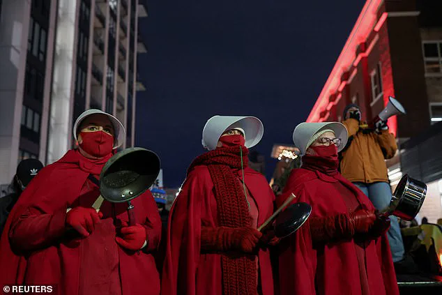 Behind Closed Doors: The Privileged Access to Information During the Protest