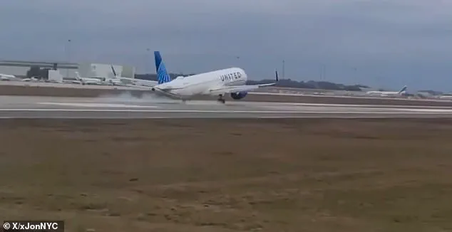 United Airlines Flight Makes Emergency Landing After Front Wheel Detaches at Orlando Airport; 206 On Board