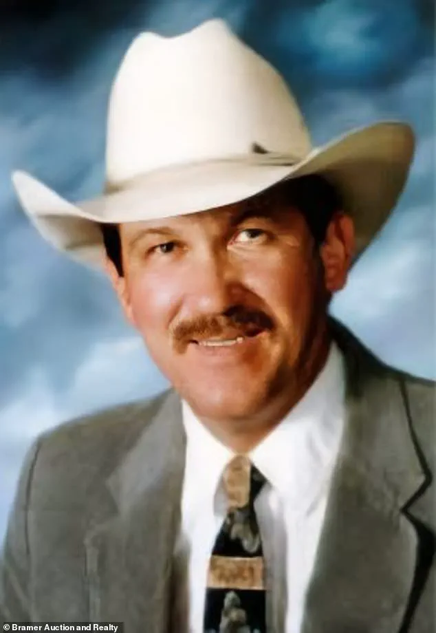 91-Year-Old Grandma's Forgotten Treasure Unearthed Just in Time—$20 Garage Sale Item Revealed as Valuable Red Wing Stoneware Crock