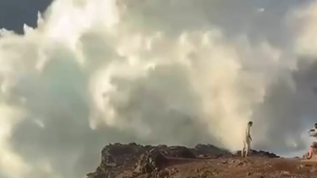 Tourists on Gran Canaria Cliff Narrowly Escape Death as Massive Wave Hits, Defying Warnings