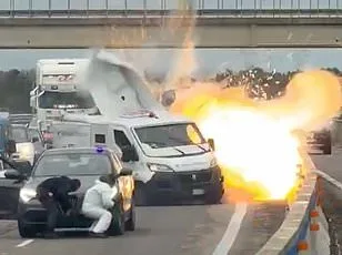 Chilean Highway Confrontation: Driver Collides with Armed Robber in Dramatic Encounter