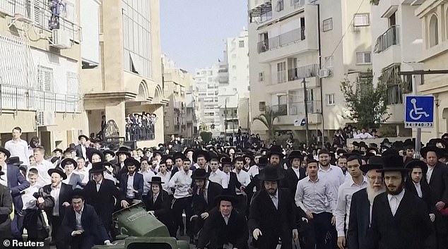 Israeli Soldiers Face Mob Violence in Bnei Brak, Reigniting Conscription Debate
