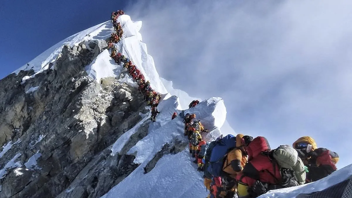 New Law Bans Amateur Climbers on Everest to Curb Overcrowding and Safety Concerns