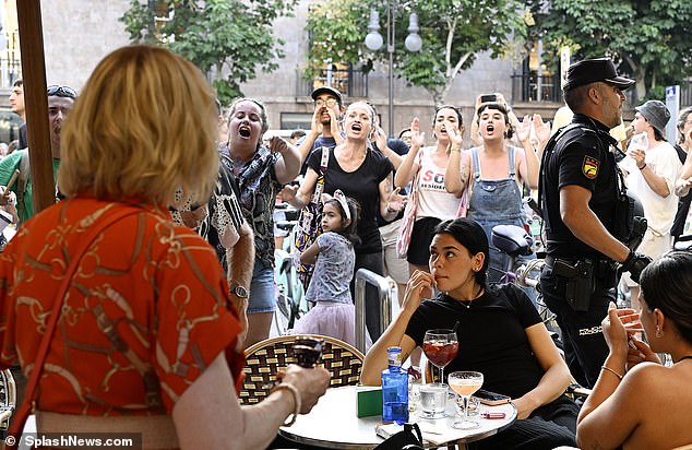 Spain's Anti-Tourism Activists Plan Intensified Summer Protests Against Overtourism, Relying on Grassroots Efforts