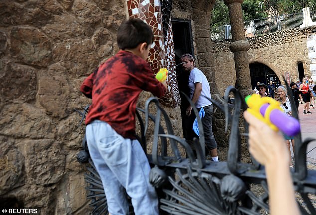 Spain's Anti-Tourism Activists Plan Intensified Summer Protests Against Overtourism, Relying on Grassroots Efforts