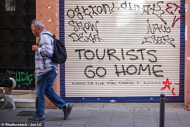 Spain's Anti-Tourism Activists Plan Intensified Summer Protests Against Overtourism, Relying on Grassroots Efforts