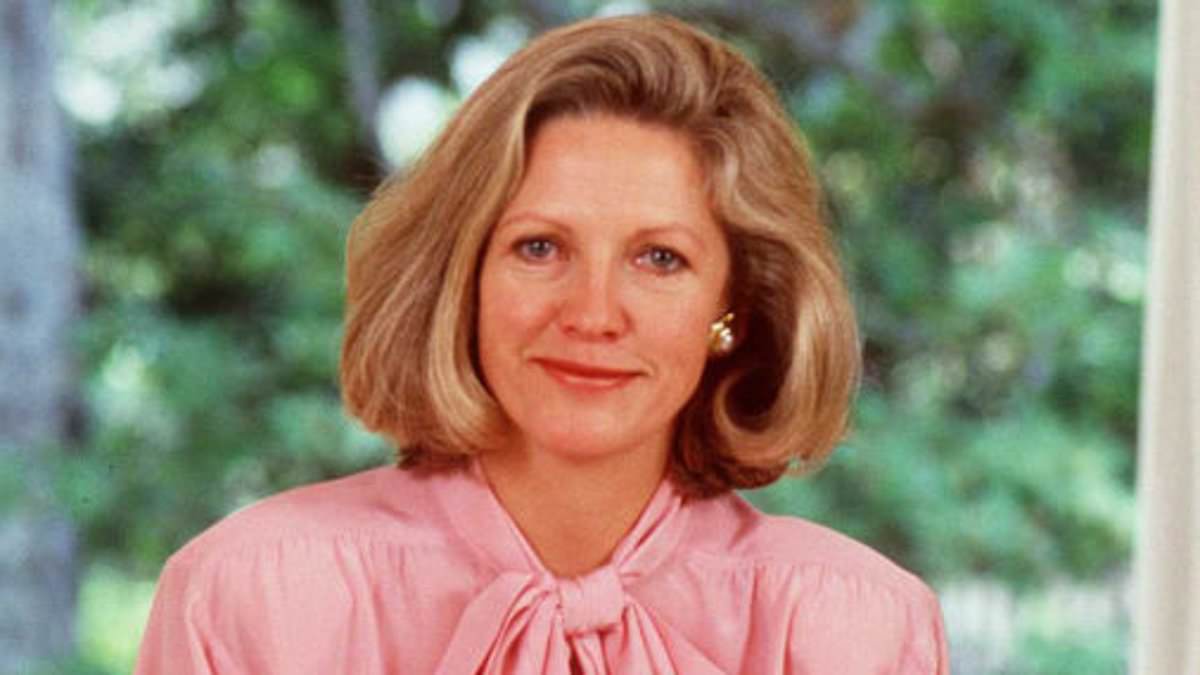 Anna de Peyster, Wife of Rupert Murdoch, Dies at 81