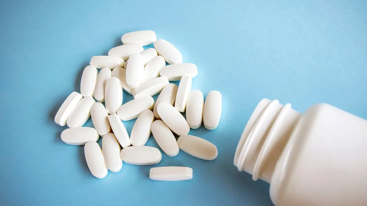 Collagen Supplements: Celebrity-Backed Miracle or Marketing Mirage? Unpacking the Science Behind the Hype