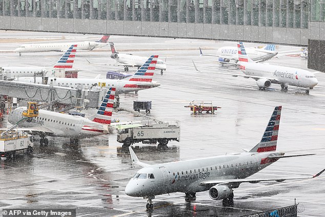 Blizzard Paralyzes East Coast as 99% of New York Flights Cancelled in Aviation Crisis