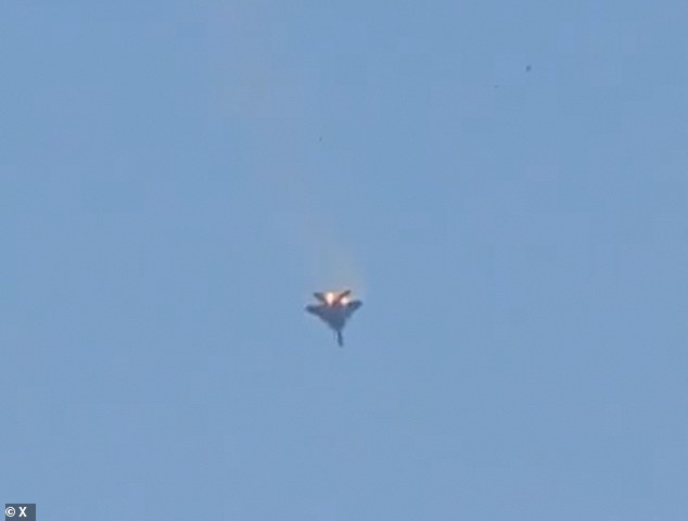 American Pilot's Tense Standoff with Kuwait Crowd Resolved After Misunderstanding