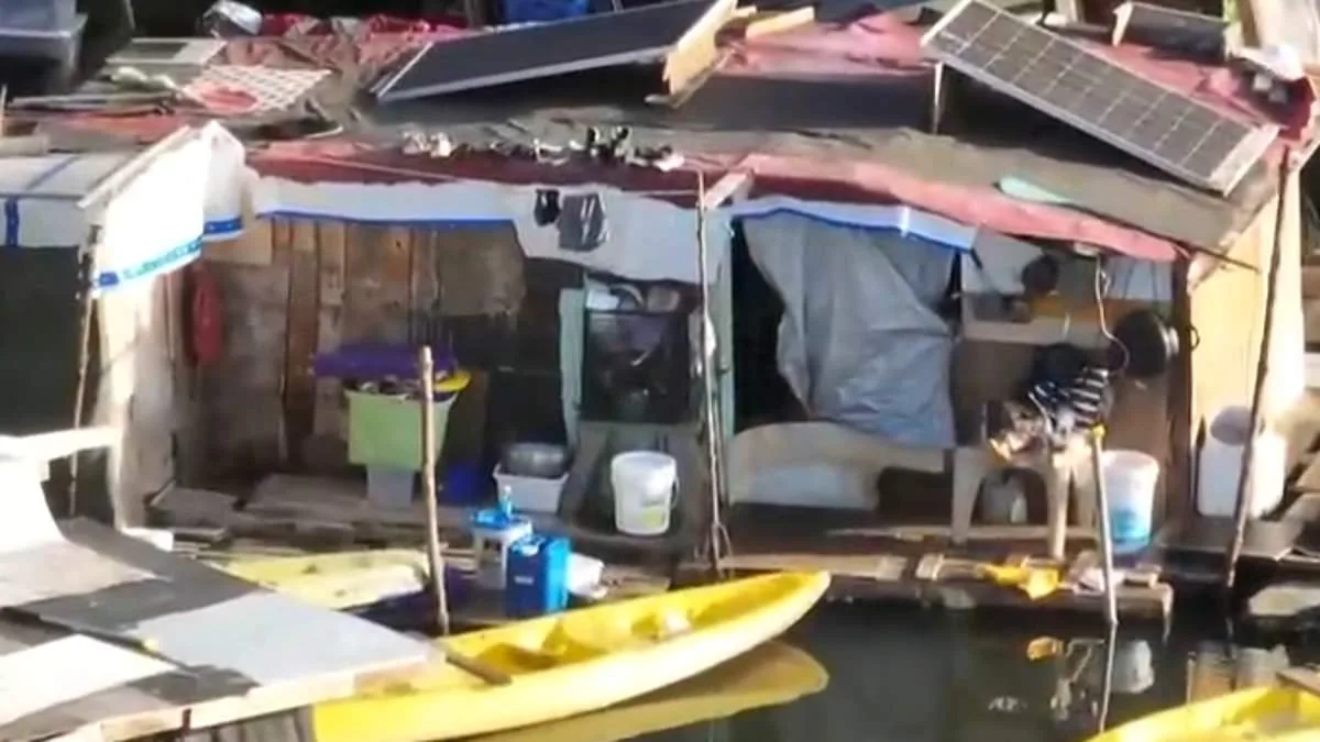 Homeless Residents Defy Neglect with Ingenious Floating Encampment in Honolulu