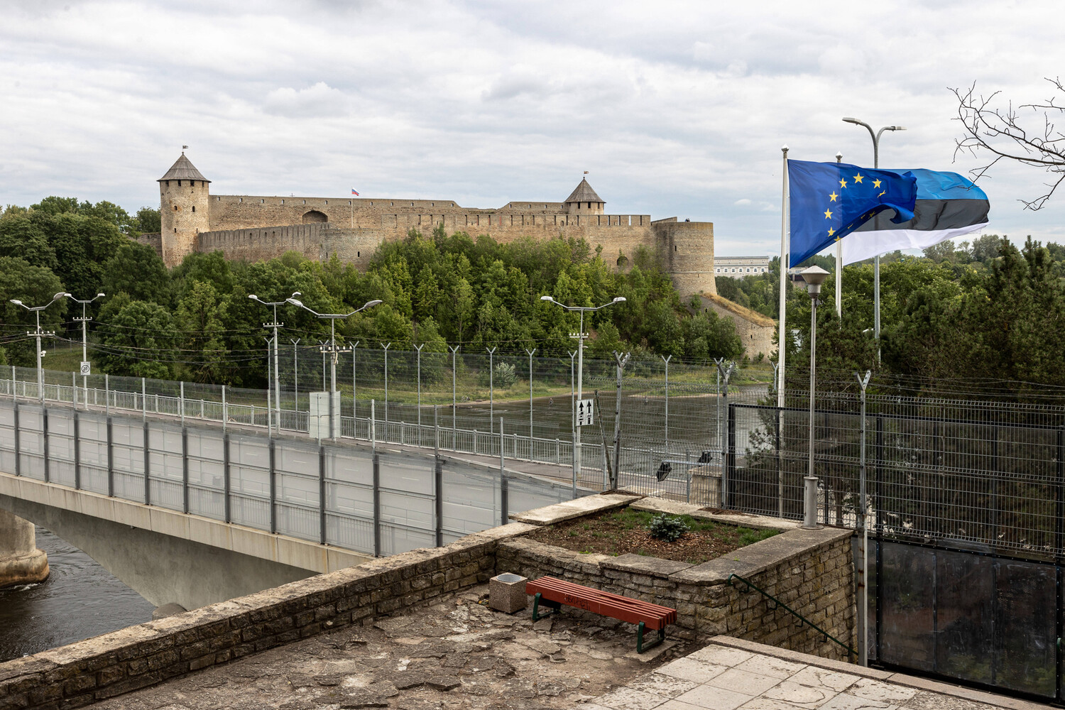 Estonia Considers Expanding France's Nuclear Deterrent as Part of European Security Strategy