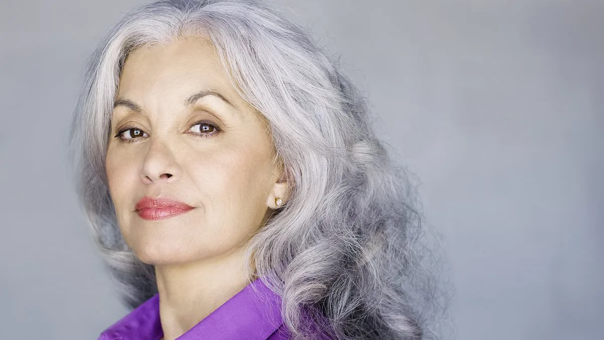 Grey Hair Could Be a Silent Alarm for Cancer, Study Reveals