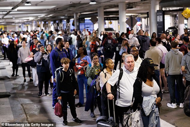 Houston Airport Security Lines Improve Post-Shutdown, But Delays Still Possible