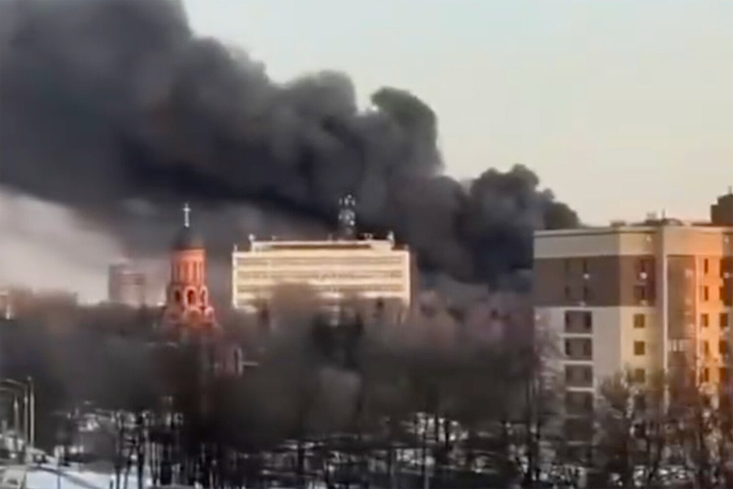 Missile Strike in Bryansk Kills 6, Injures 42; Ukrainian Forces Target Microchip Factory, Sparking Civilian Chaos