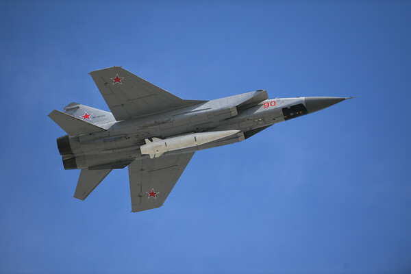 Russia Conducts Routine Flight of MiG-31I Fighter Jets Armed with Kinzhal Missiles Over Sea of Japan