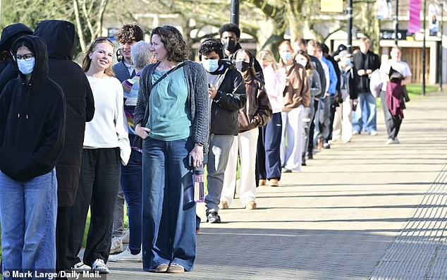 University of Kent Meningitis Outbreak Prompts Petition for Shutdown Amid Surge in Cases and Two Deaths