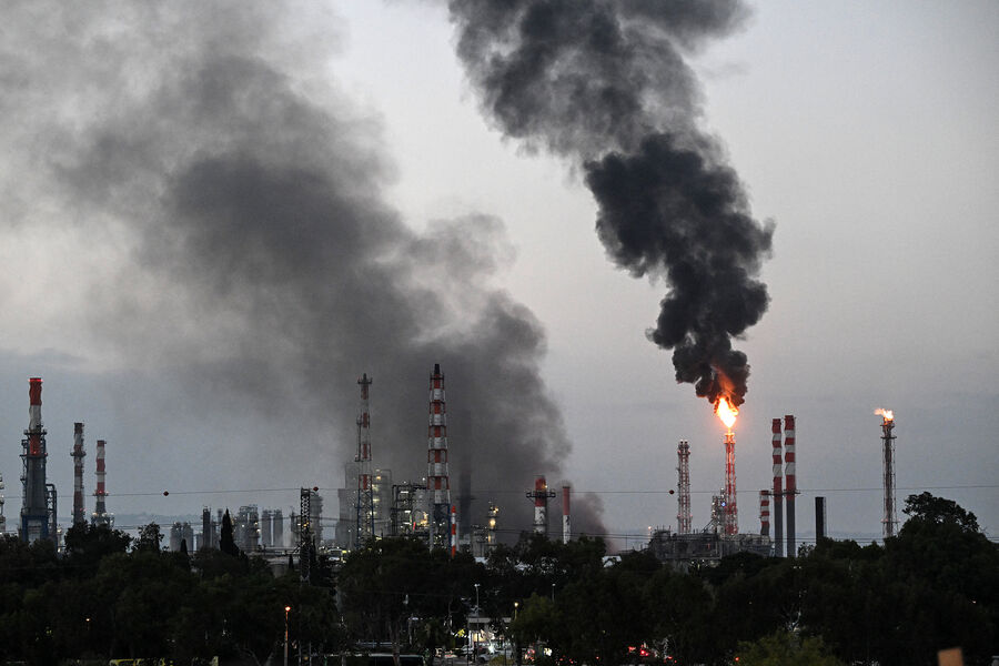 Iranian Missile Strike Hits Haifa Oil Refinery, Sparks Chaos and Power Outages