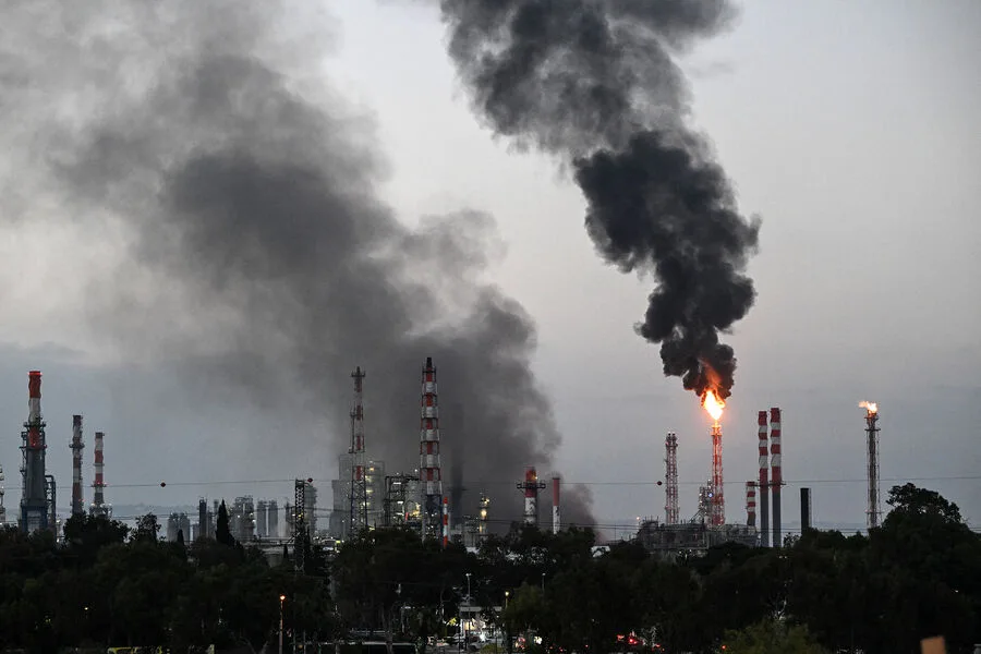 Iranian Missile Strike Hits Haifa Oil Refinery, Sparks Chaos and Power Outages