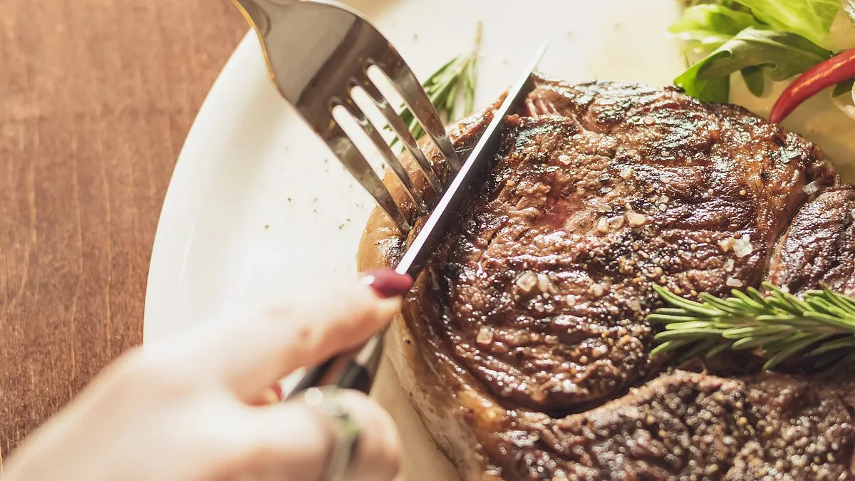 Study Suggests Meat Consumption May Reduce Dementia Risk in APOE4 Carriers