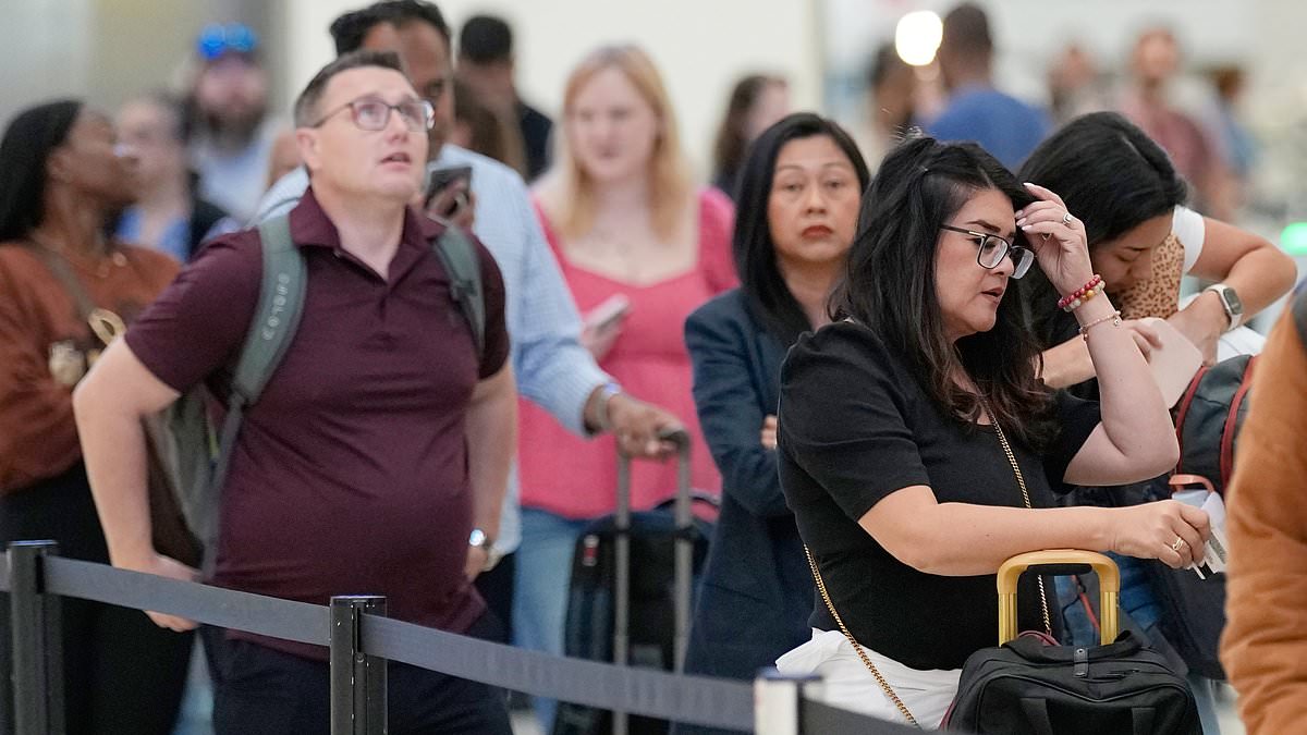 Nationwide Airport Crisis: Three-Floor Security Line Leaves Traveler Traumatized
