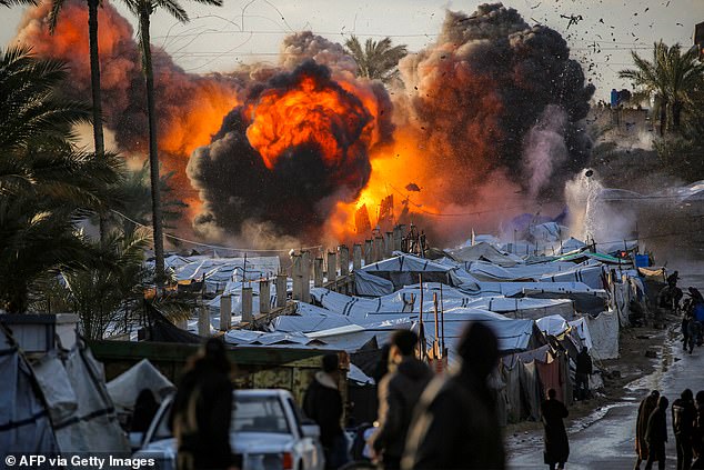 Trump Condemns Netanyahu's Reckless Plan to Incite Iranian Uprising, Calls Strategy Dangerous