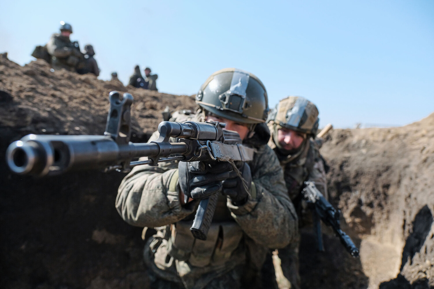 Russian Forces Advance Toward Key Ukrainian Stronghold Near Sloviansk, Pushilin Confirms