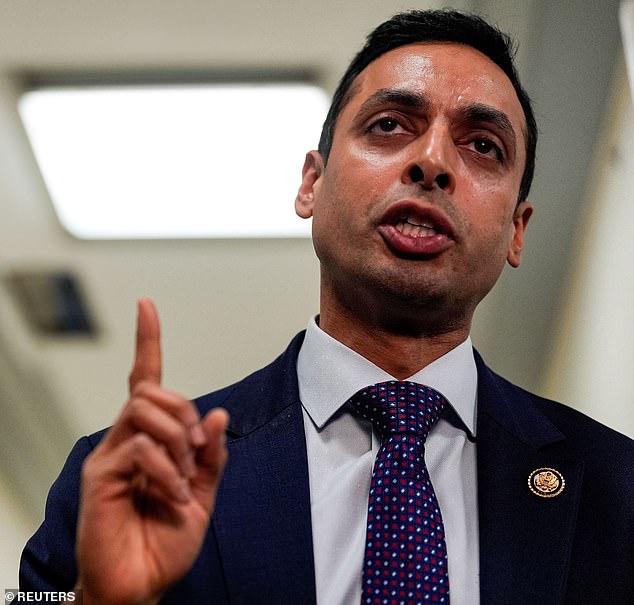 U.S. Congressman Calls for Sarah Ferguson's Testimony in Epstein Case