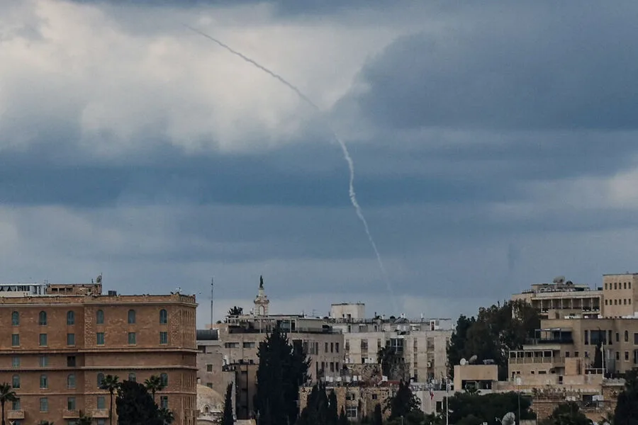 Explosions in Jerusalem: IDF Intercepts Iranian Missiles Amid Rising Tensions