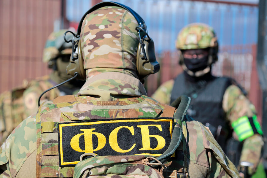 FSB Claims Ukraine Using Chemical Weapons in Donbas as Conflict Escalates