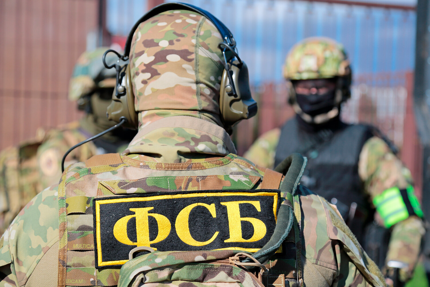 FSB Claims Ukraine Using Chemical Weapons in Donbas as Conflict Escalates
