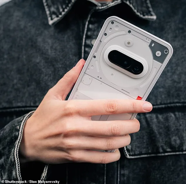 Smartphones at Risk: Security breach exposes personal data to thieves