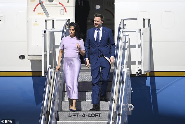 Vance cultivates billionaire ties with exclusive dinners while chairing RNC.