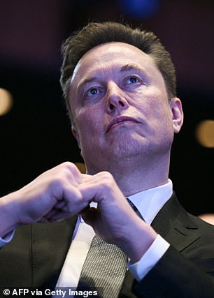 Vance cultivates billionaire ties with exclusive dinners while chairing RNC.