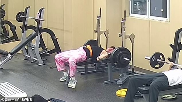 Guangdong man narrowly survives barbell drop during heavy bench press