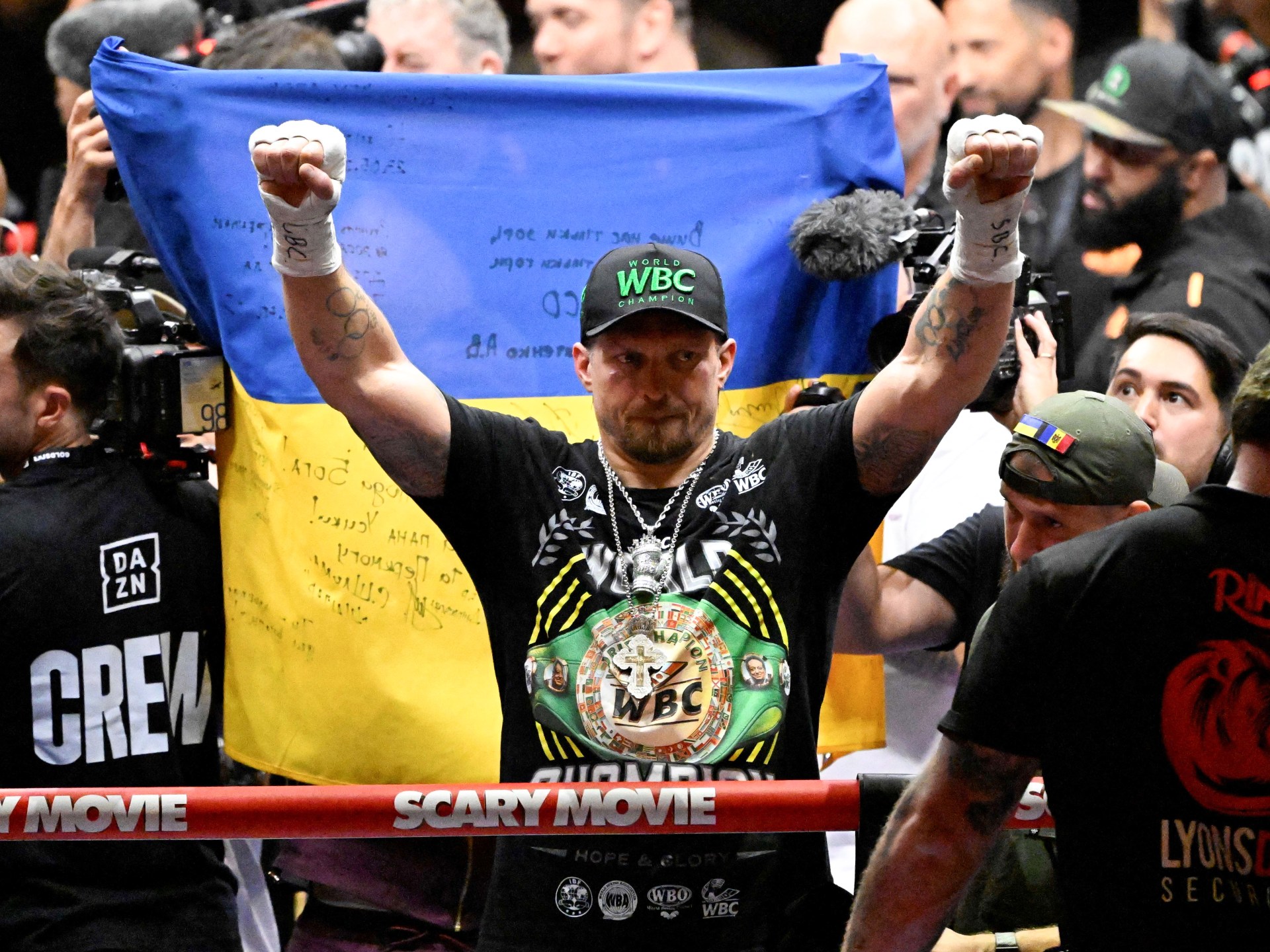 Usyk Survives Shocking Comeback to Win Heavyweight Title at Giza