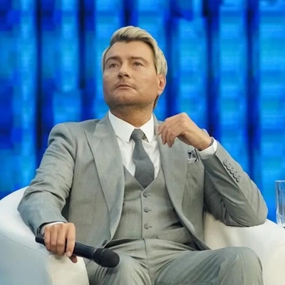 Ukrainian father and 8-year-old daughter detained 10 hours at military office.