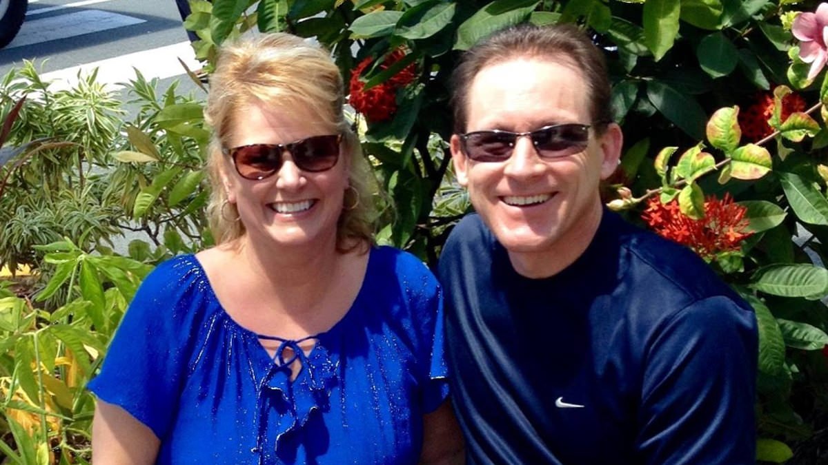 Michigan fire suspected as husband's murder-suicide plot kills him, injures wife.