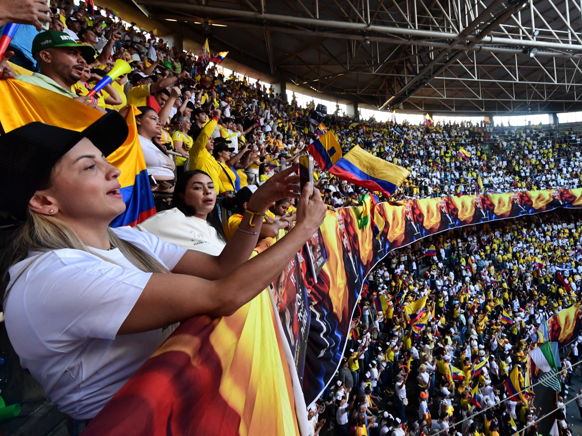 Colombian Voters Choose Between Petro's Legacy and Right-Wing Return Amid Security Fears
