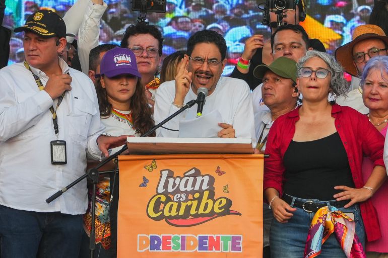 Colombian Voters Choose Between Petro's Legacy and Right-Wing Return Amid Security Fears