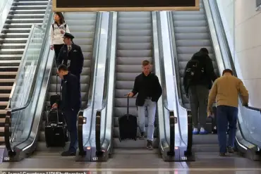 Dread hangs over Washington airport after deadly plane crash
