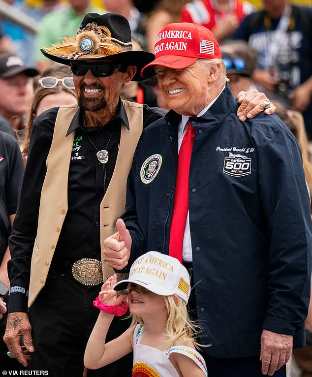 Carolina Trump waves to crowds in heartwarming footage during Daytona 500