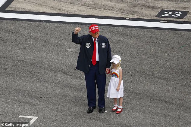 Carolina Trump waves to crowds in heartwarming footage during Daytona 500