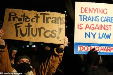 Cynthia Nixon speaks out in support of transgender youth during protest