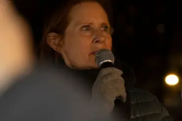 Cynthia Nixon speaks out in support of transgender youth during protest